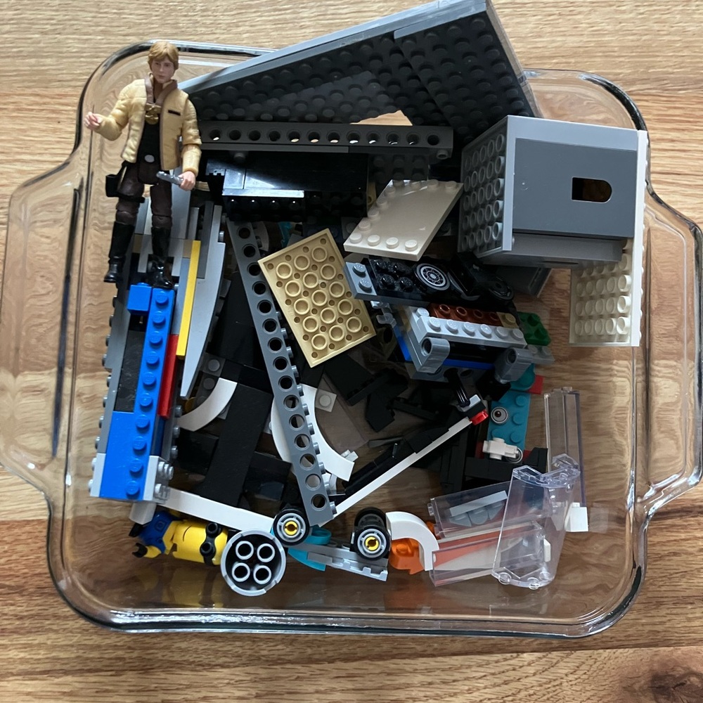 Lego Lot - Gallon Bag of Building Blocks Plus Star Wars Luke Skywalker 4